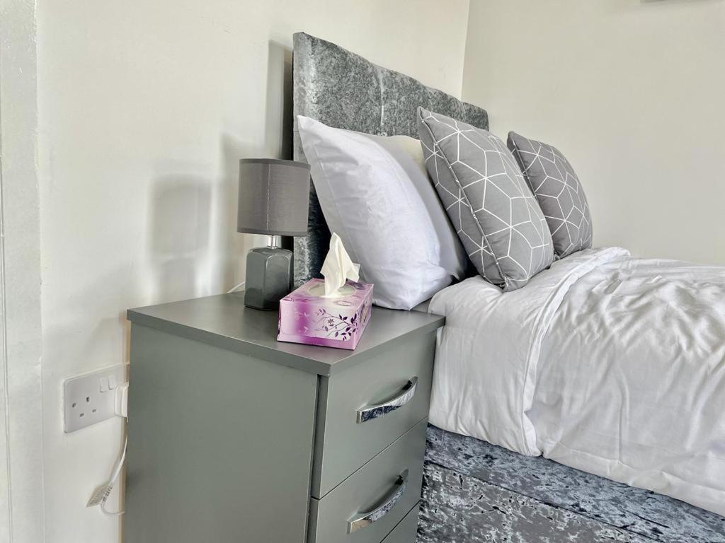 Cheerful 1 Bed Apartment Cardiff City Centre - Penarth Rd Oda fotoğraf
